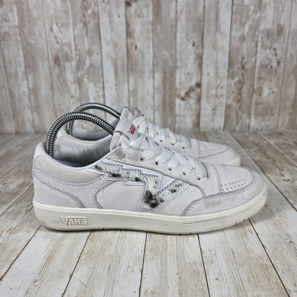 Vans Athletic Shoes Sneakers Low Top White Suede Leopard‎ Print Women's 8.5